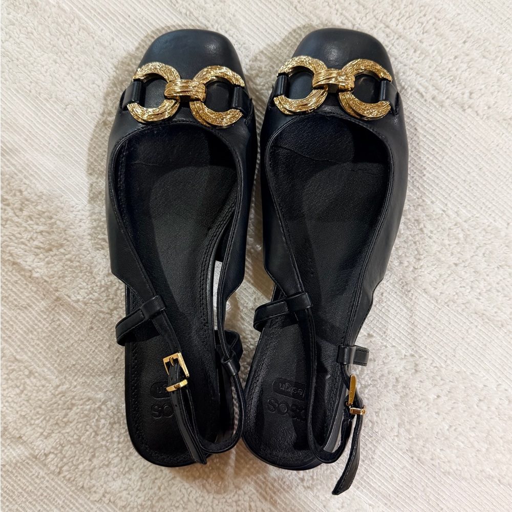 Elegant Black and Gold Women's Flats